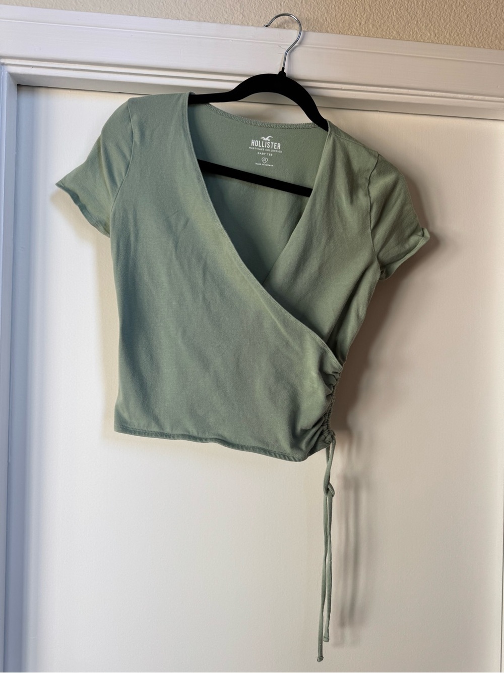 Hollister Sage Green Ruched Side Wrap Baby Tee Size M